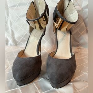 Beautiful Aldo Grey Suede Platform Heels with Gold Metal Accents, Size 9